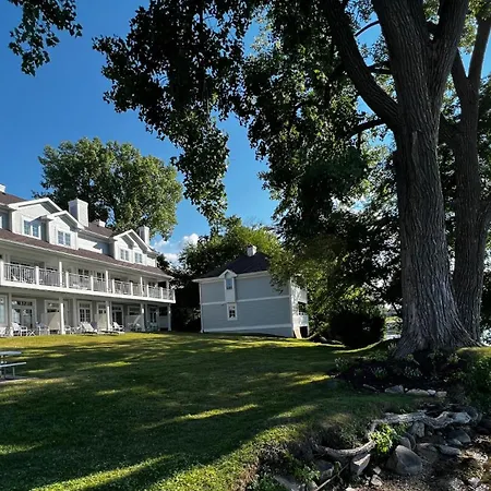 The Sand Hill Inn